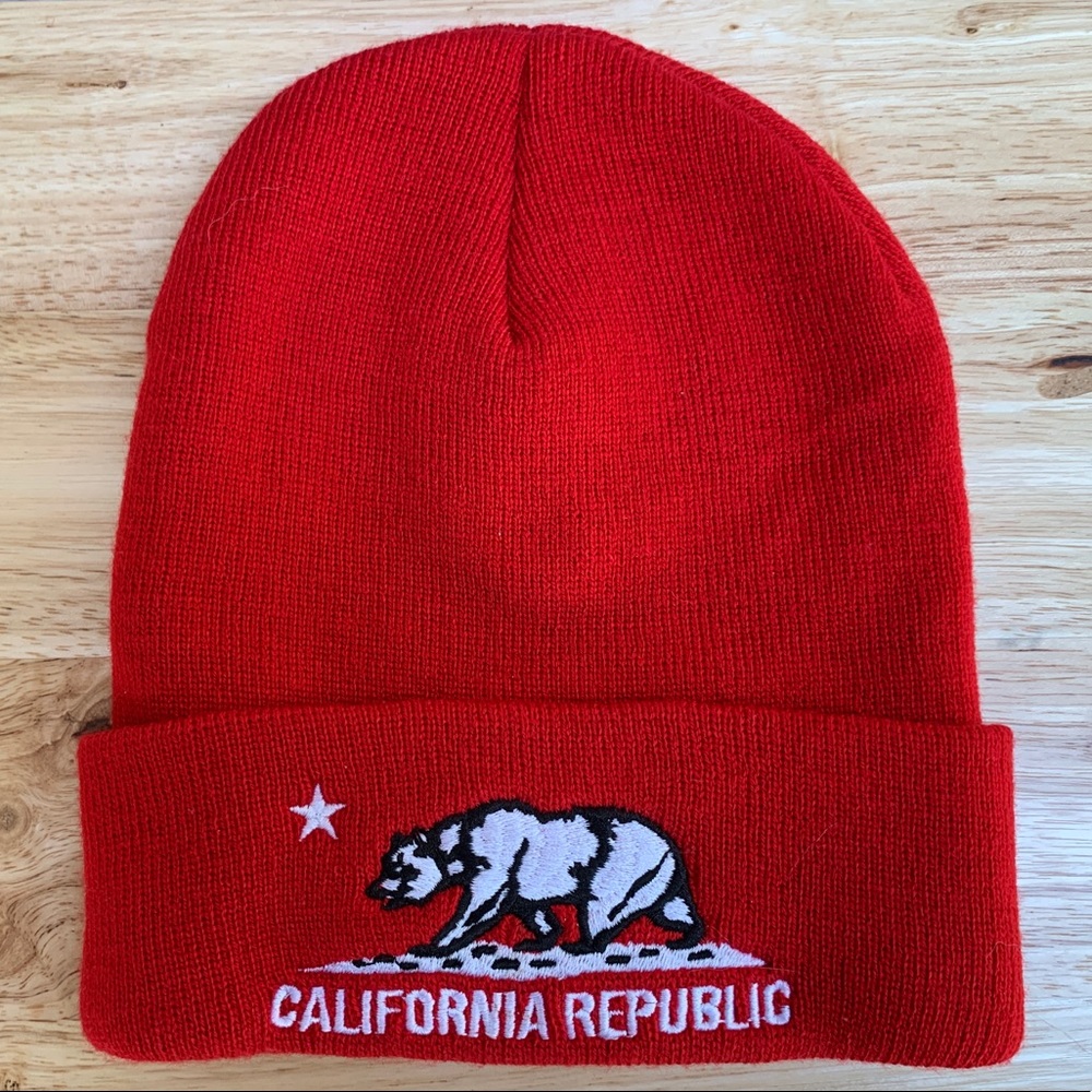 CALIFORNIA REPUBLIC Red Beanie Hat with White Bear